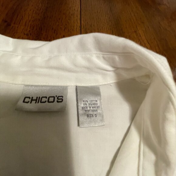 Classic White Button-Front Blouse - Picture 2 of 3